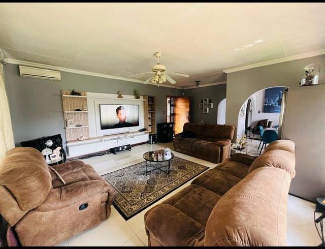 3 BEDROOM HOUSE FOR SALE IN CROYDON